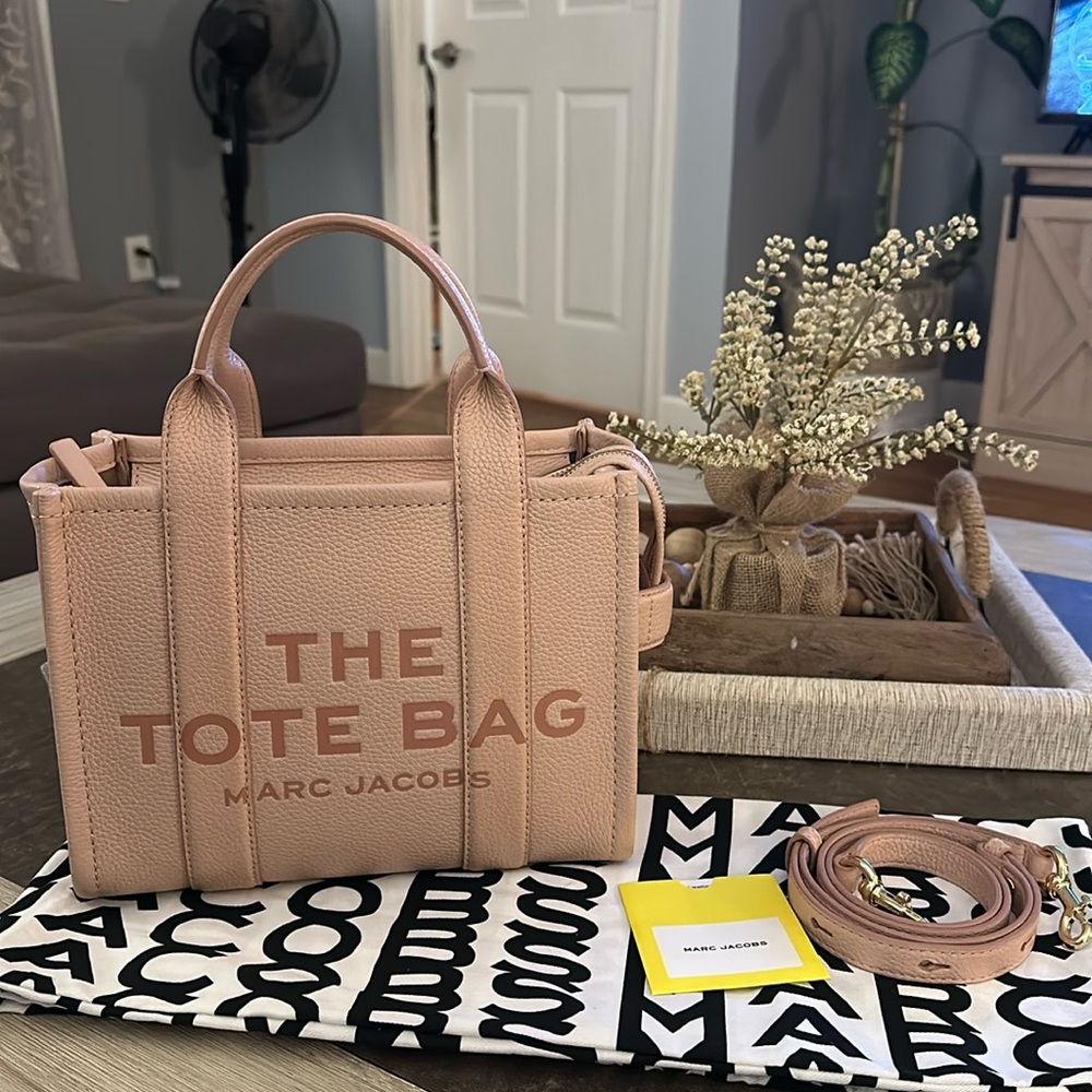 Marc Jacob’s the tote bag small ( Authentic)